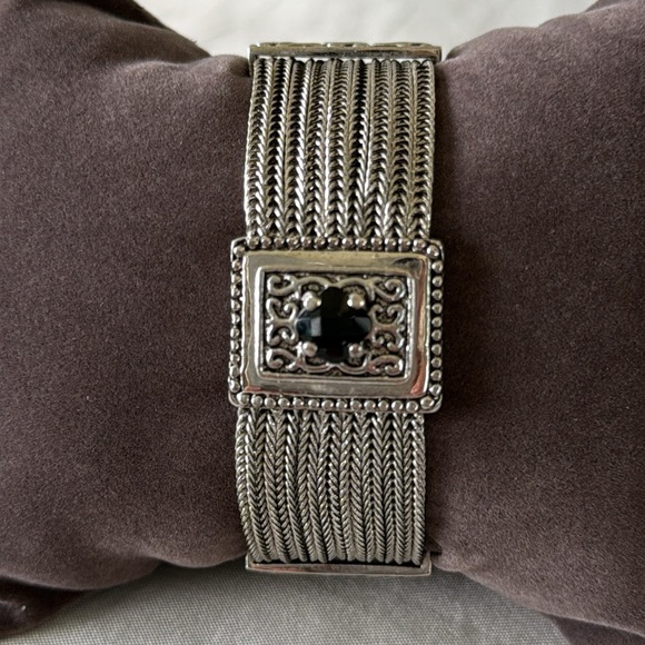 Vintage-Inspired Silver 8 Strand Mesh Bracelet Black Stone Accents Magnetic - Picture 10 of 10